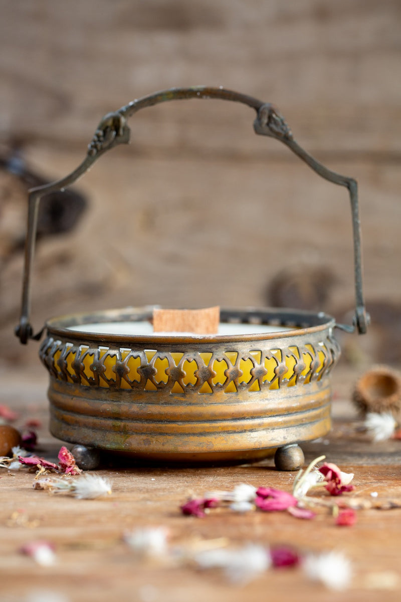 סלסלת נחושת עם קערית ענברית