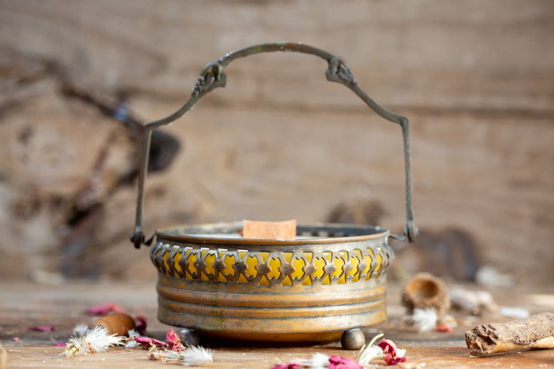 סלסלת נחושת עם קערית ענברית