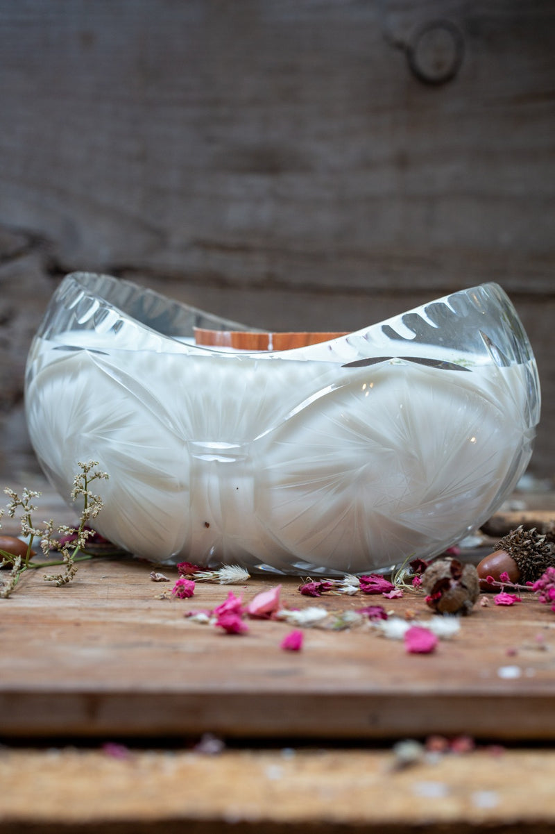 כלי קריסטל אובלי עם פיתוחים