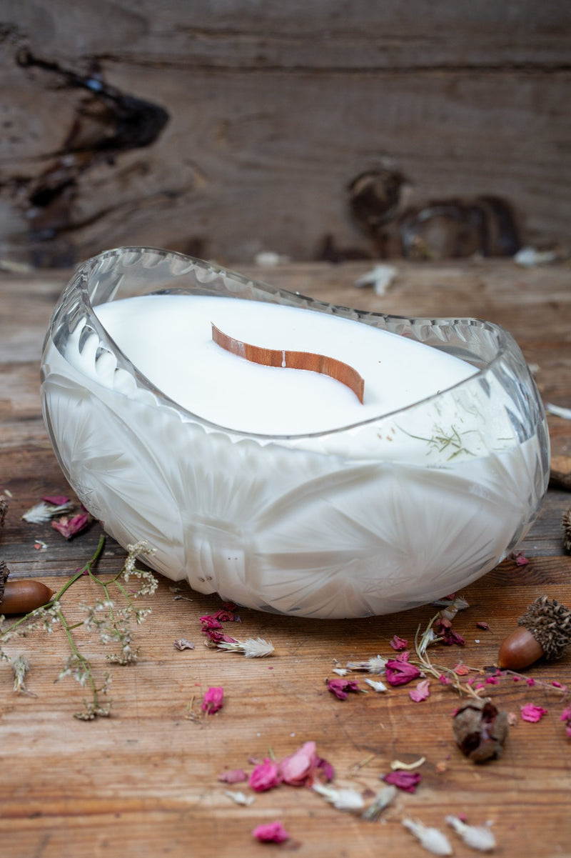 כלי קריסטל אובלי עם פיתוחים