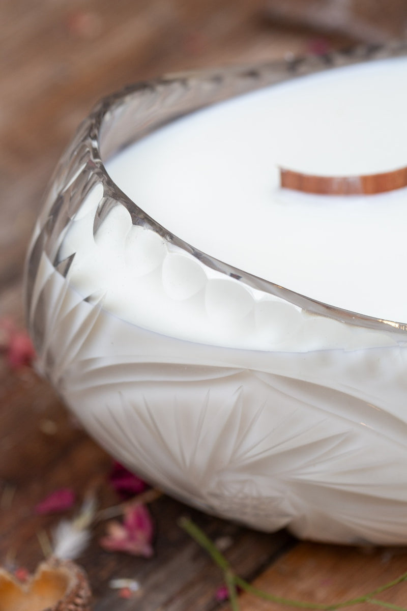 כלי קריסטל אובלי עם פיתוחים