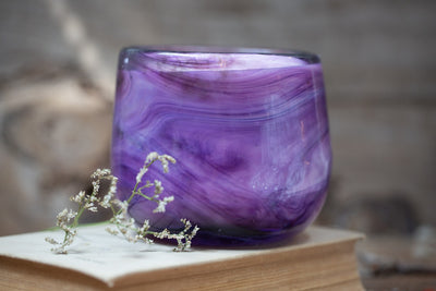 כלי  זכוכית סגולה