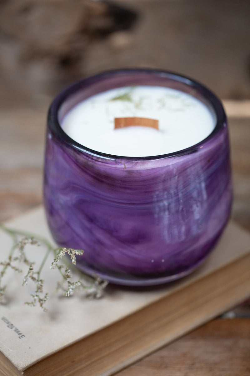 כלי  זכוכית סגולה