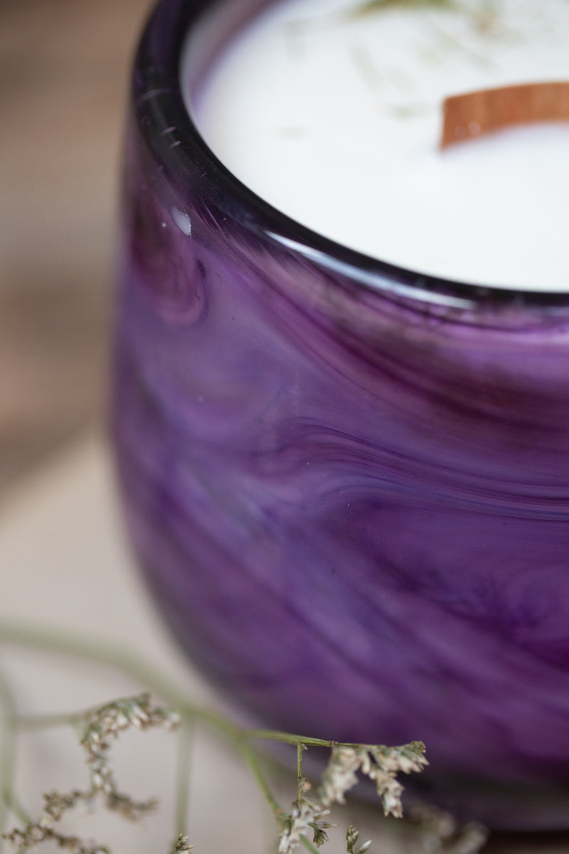 כלי  זכוכית סגולה