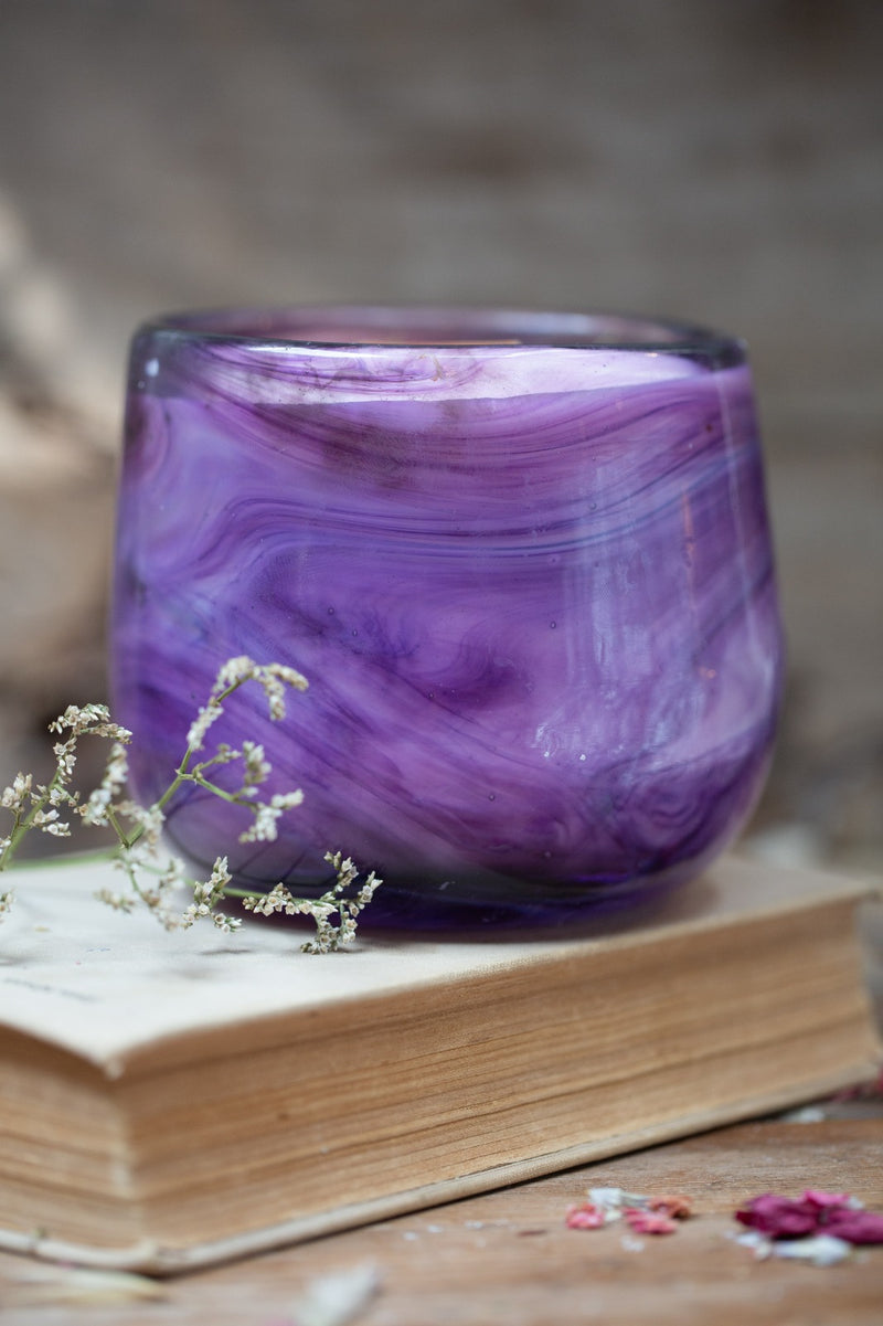 כלי  זכוכית סגולה