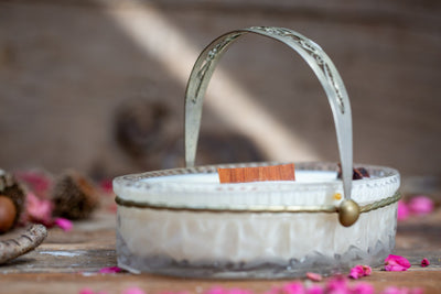 נר ריחני בכלי נשיאה עם ידית