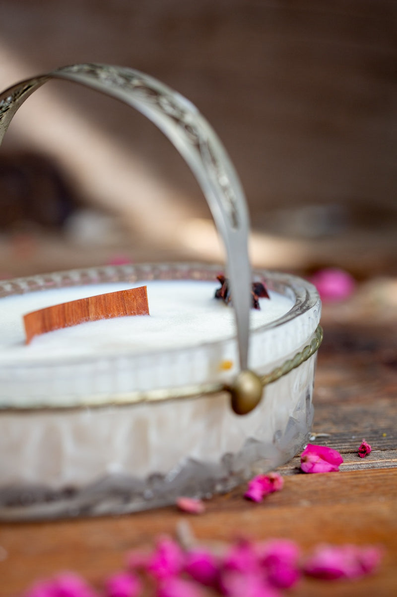 נר ריחני בכלי נשיאה עם ידית