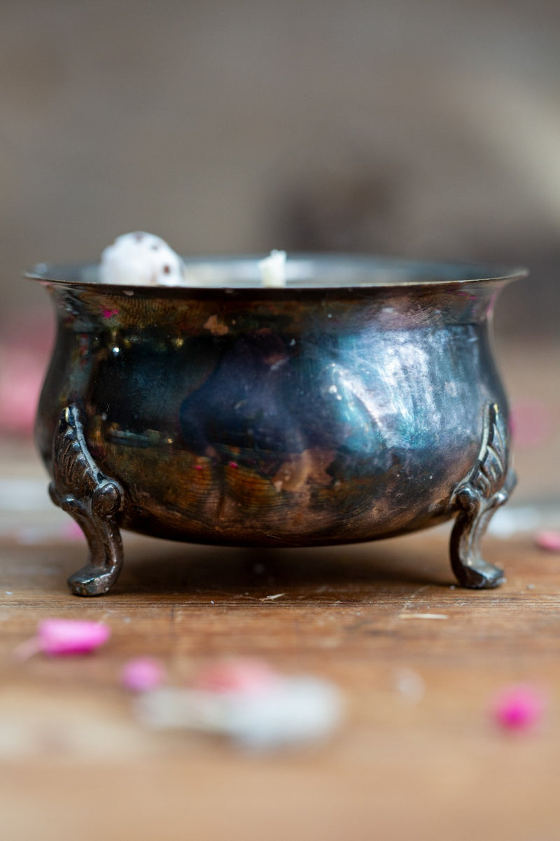 נר בכלי כסף מושחר