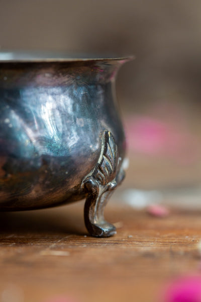 נר בכלי כסף מושחר