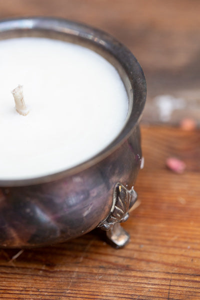 נר בכלי כסף מושחר