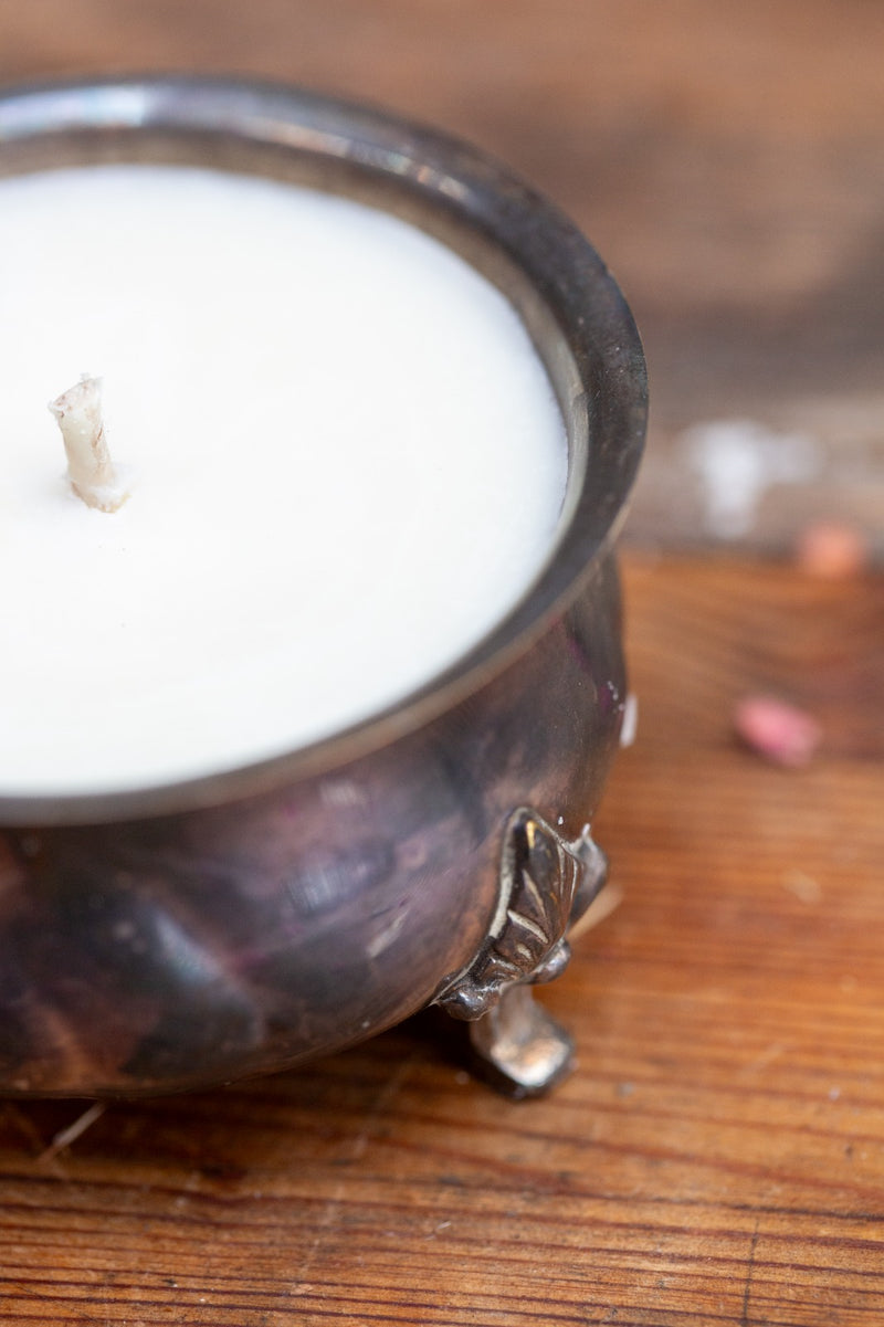 נר בכלי כסף מושחר