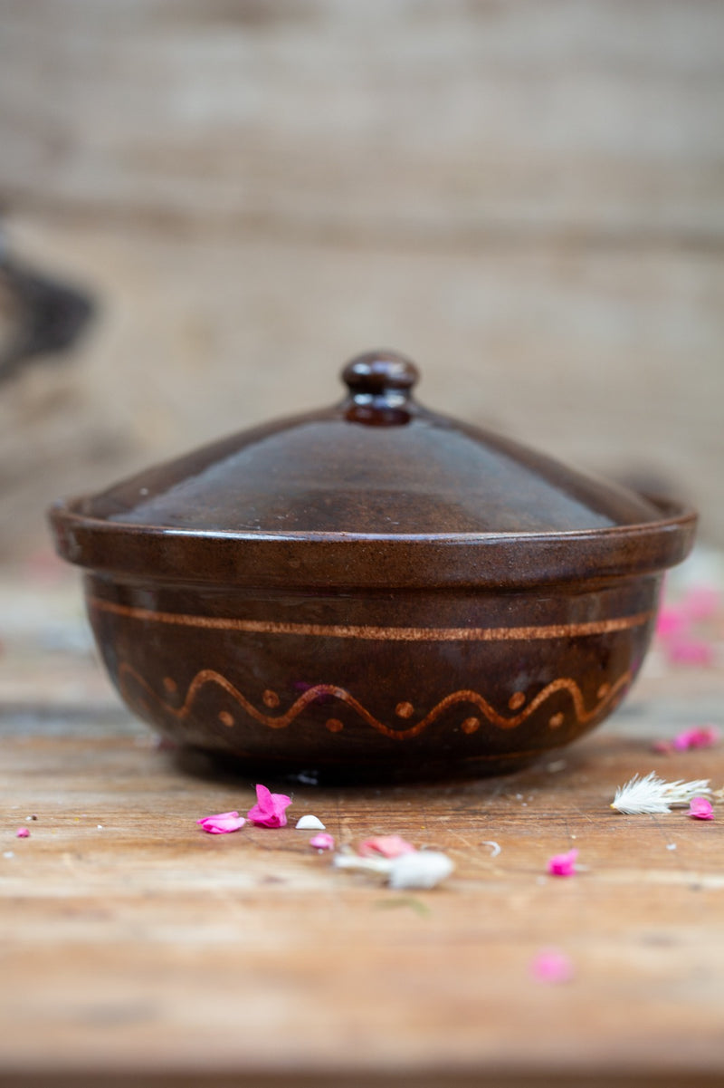 קערת קרמיקה עם מכסה