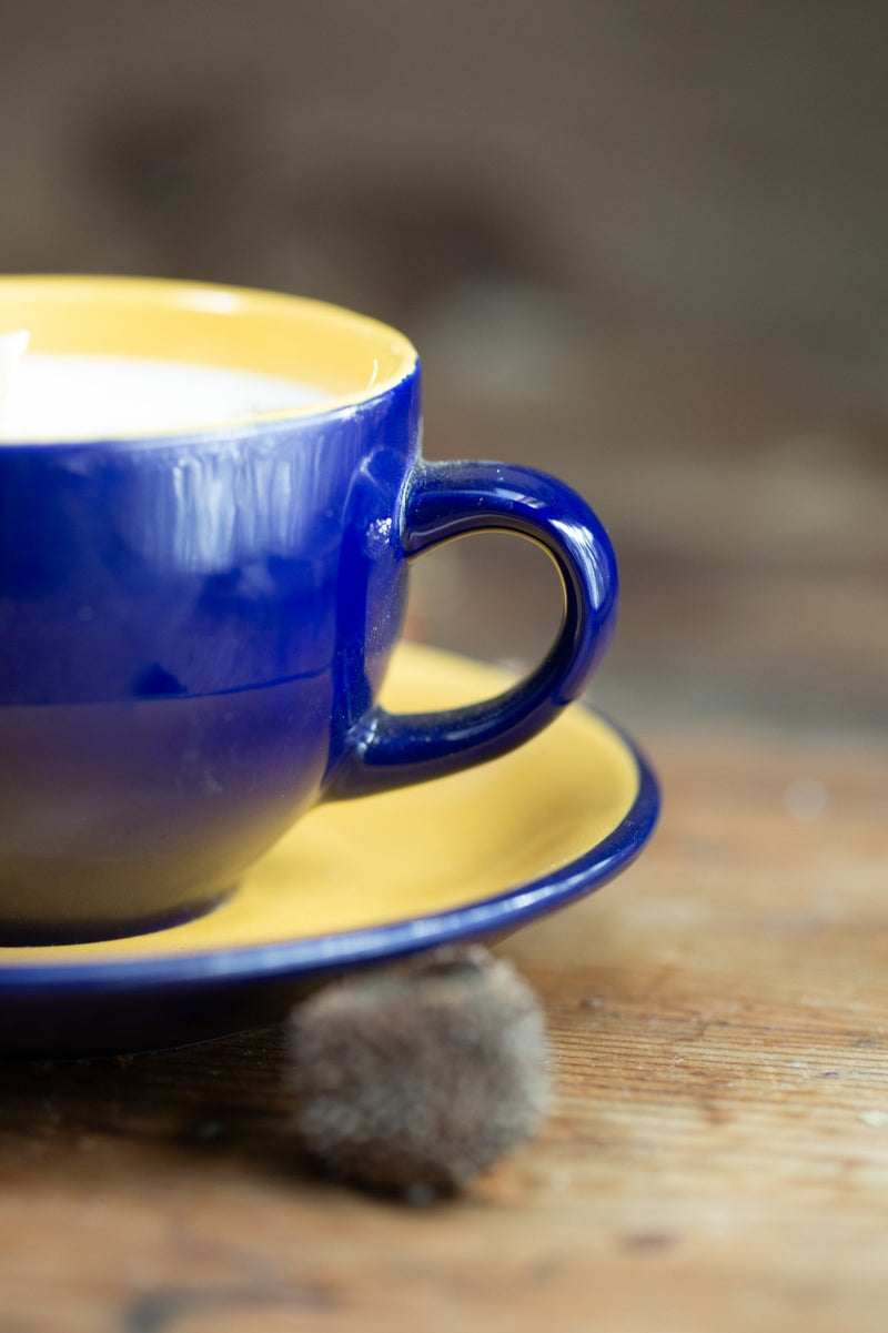 ספל ותחתית קרמיקה מודרני