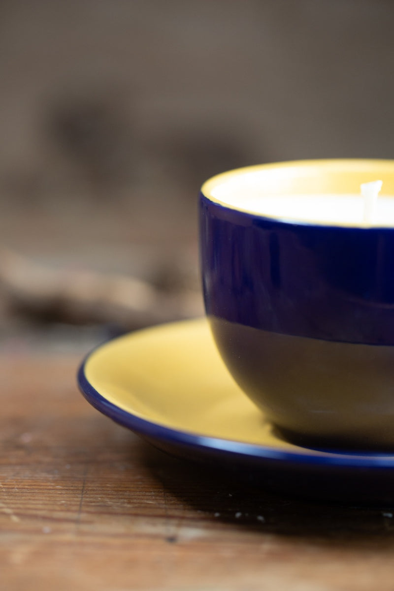 ספל ותחתית קרמיקה מודרני