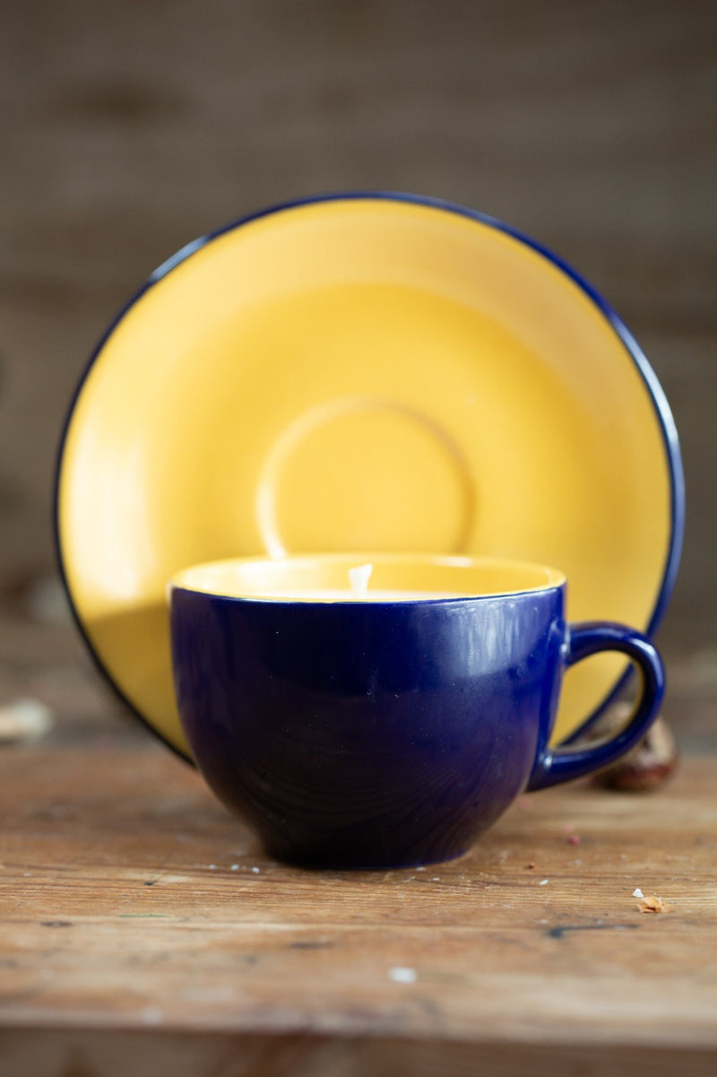 ספל ותחתית קרמיקה מודרני