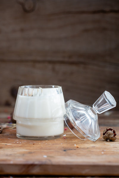 כלי זכוכית וינטג' עם מכסה