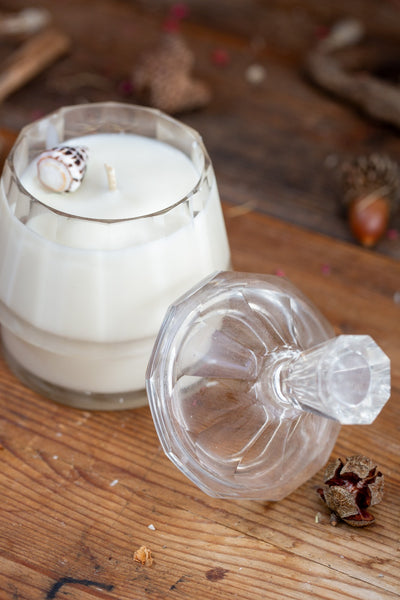 כלי זכוכית וינטג' עם מכסה