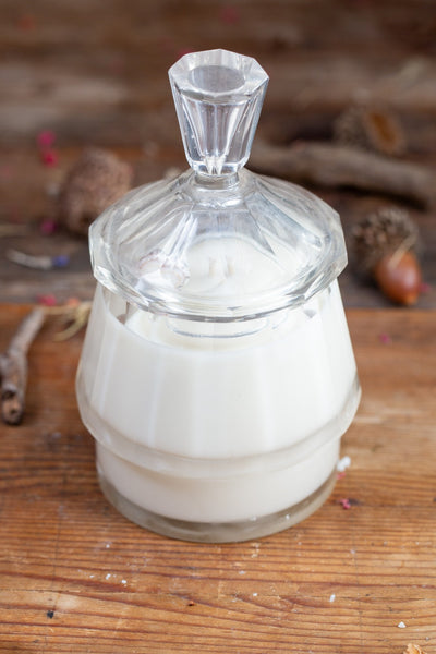 כלי זכוכית וינטג' עם מכסה