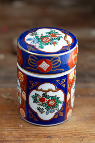 קופסת פורצלן יפנית בסגנון אימארי (Imari)