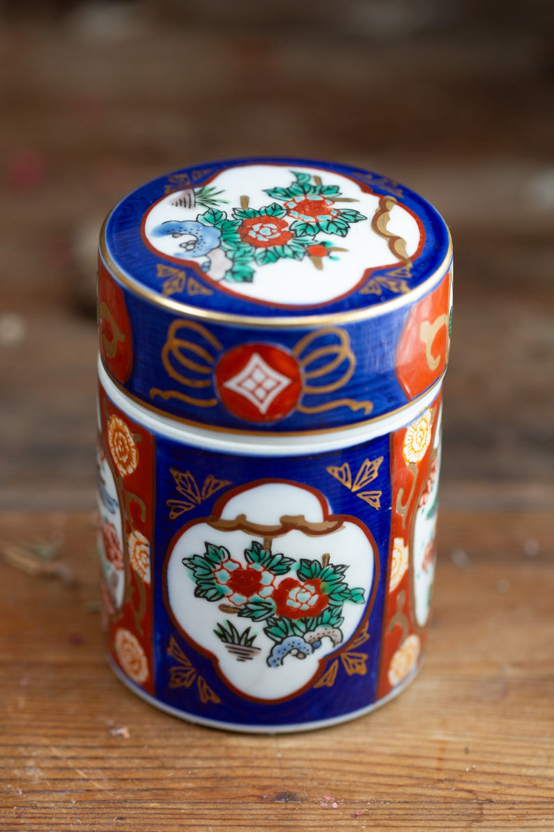 קופסת פורצלן יפנית בסגנון אימארי (Imari)