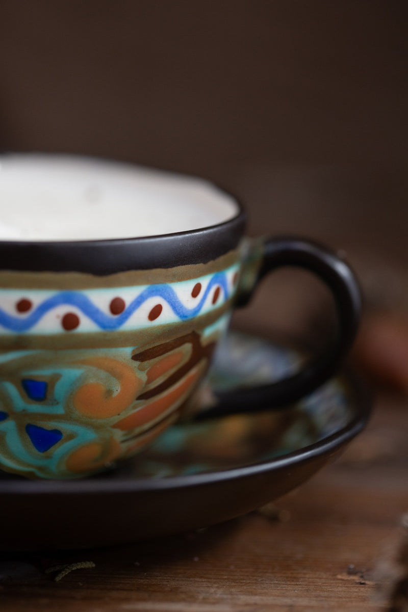 ספל ותחתית מקרמיקה מצוירת