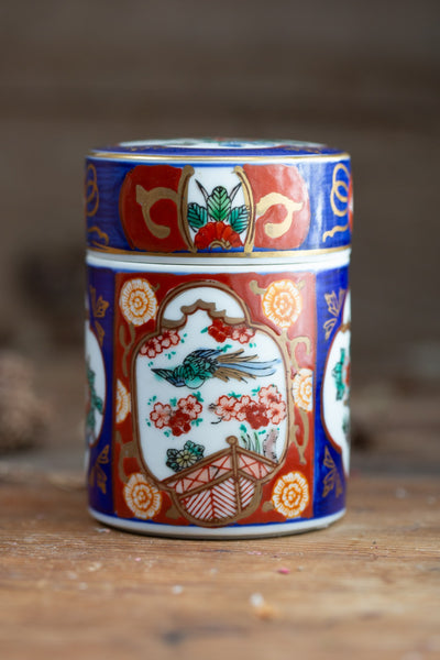 קופסת פורצלן יפנית בסגנון אימארי (Imari)