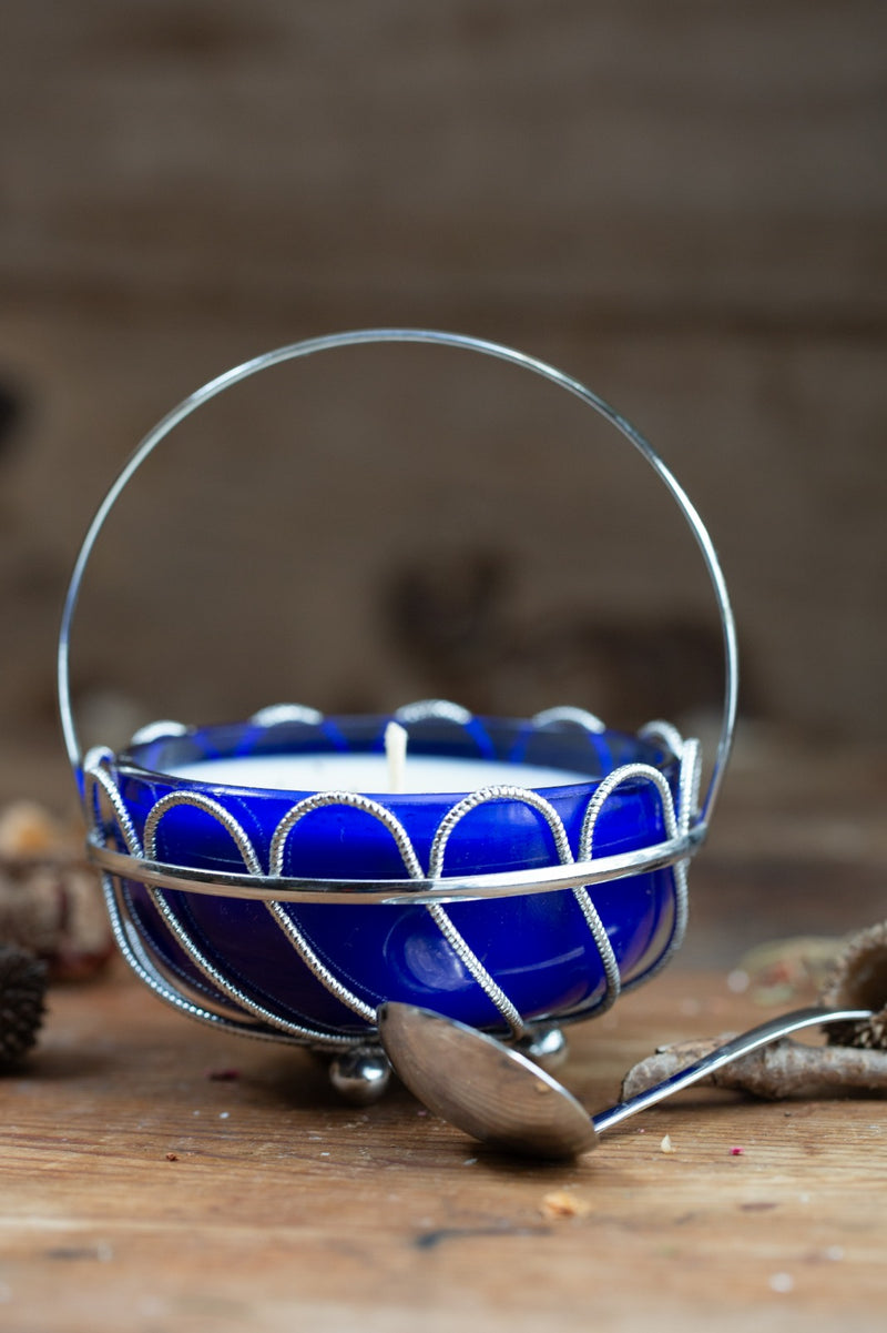 סלסלת כסף מצופה עם קערית כחולה