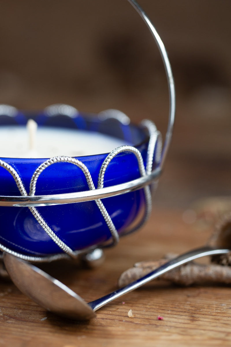 סלסלת כסף מצופה עם קערית כחולה