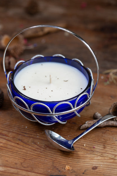 סלסלת כסף מצופה עם קערית כחולה