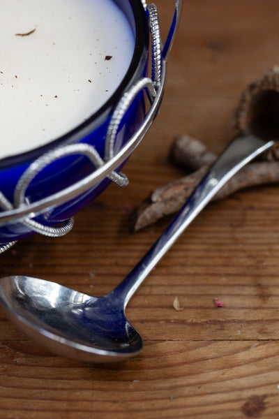 סלסלת כסף מצופה עם קערית כחולה