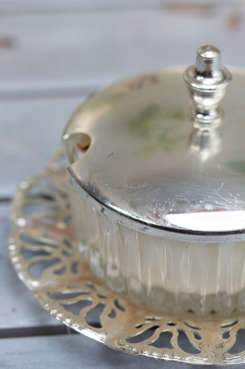 קערת זכוכית עם מכסה וציפוי כסף