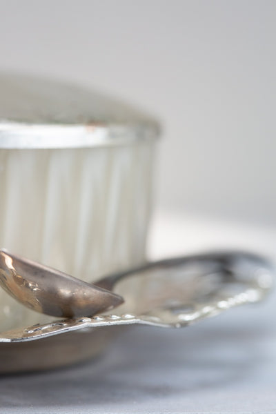 קערת זכוכית עם מכסה וציפוי כסף