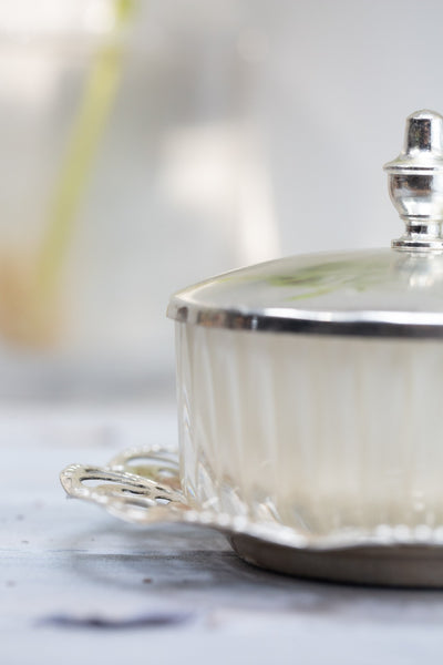 קערת זכוכית עם מכסה וציפוי כסף