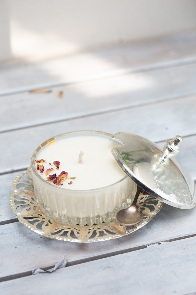 קערת זכוכית עם מכסה וציפוי כסף