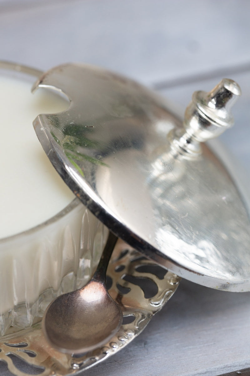 קערת זכוכית עם מכסה וציפוי כסף