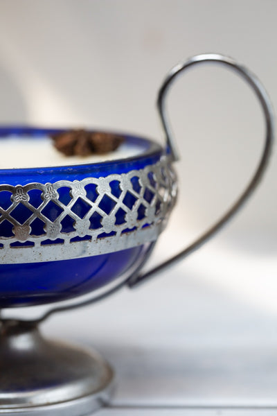 סלסלת תחרה כסף מצופה וקערית כחולה