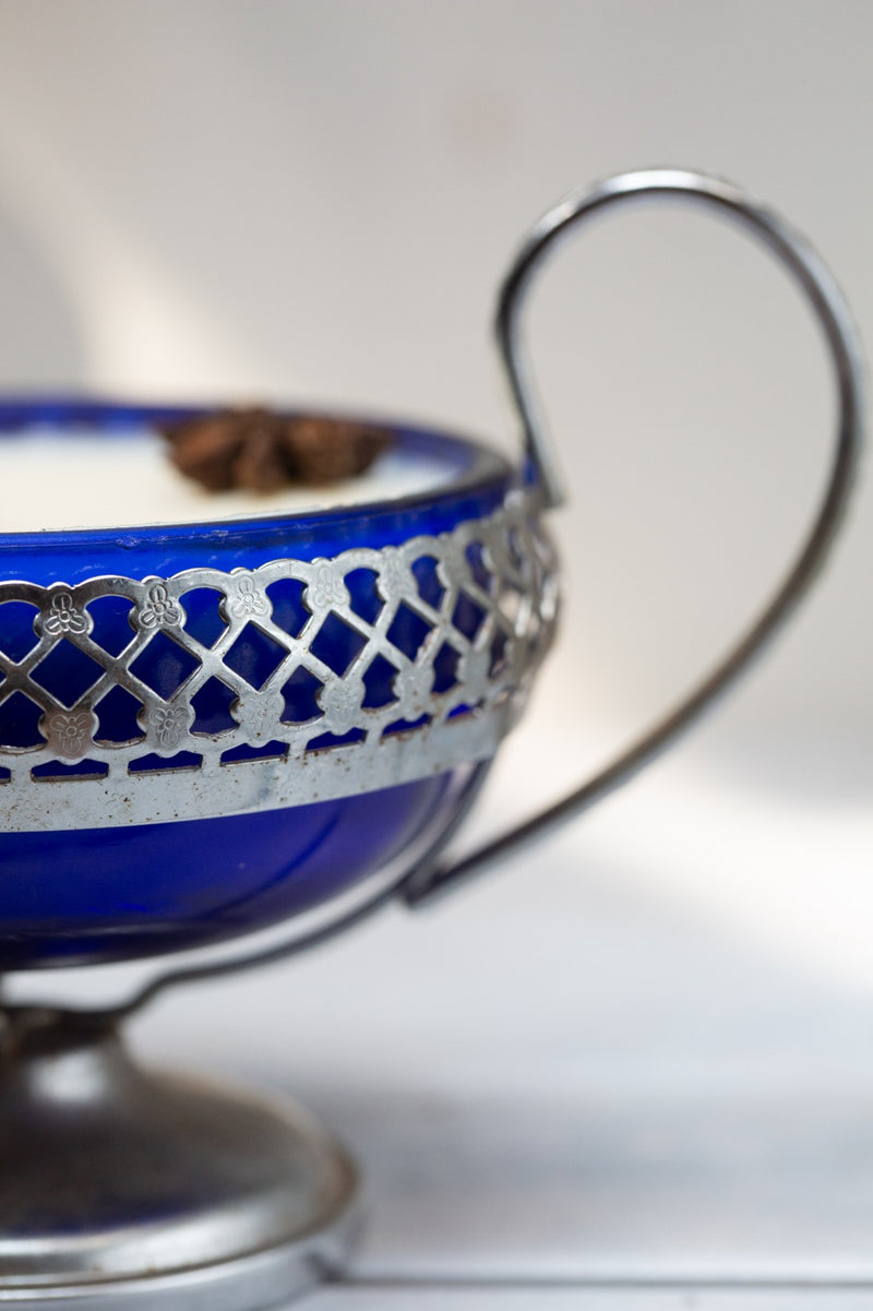 סלסלת תחרה כסף מצופה וקערית כחולה