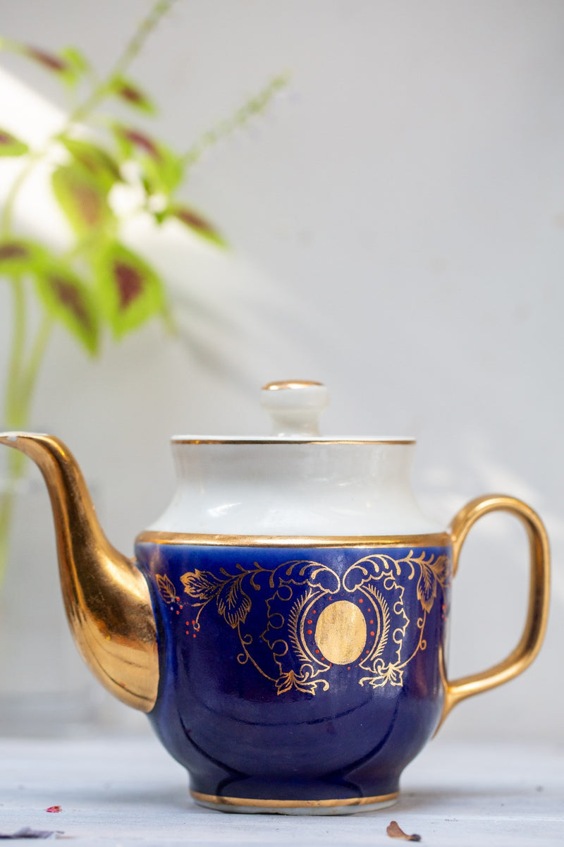 קומקום פורצלן סובייטי משנות ה- 60