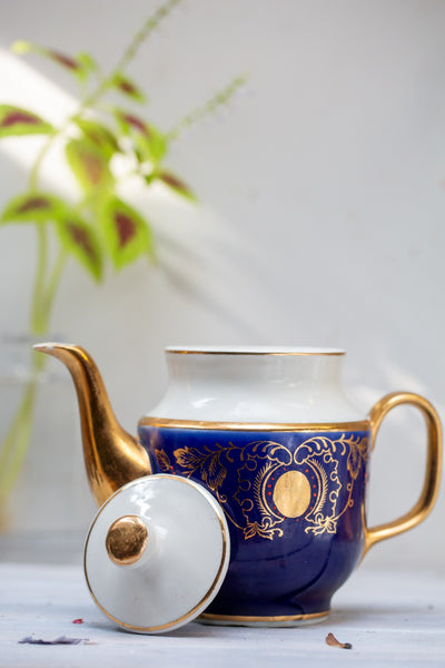 קומקום פורצלן סובייטי משנות ה- 60