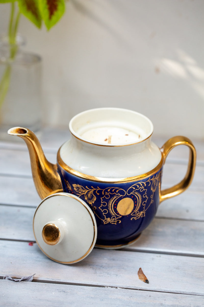 קומקום פורצלן סובייטי משנות ה- 60