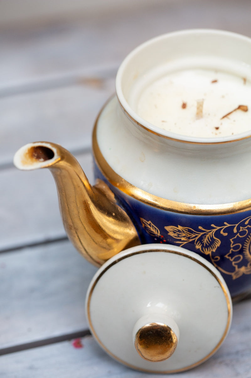 קומקום פורצלן סובייטי משנות ה- 60